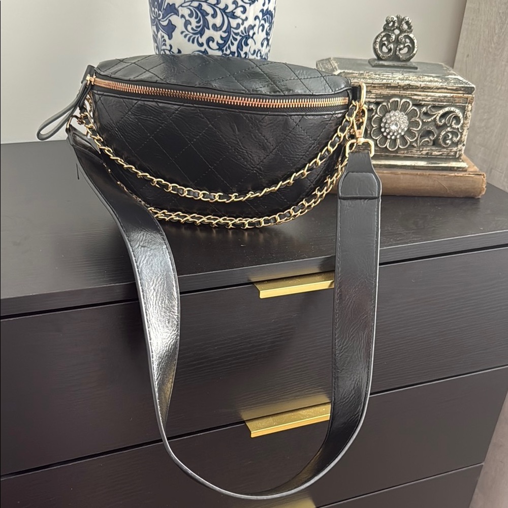 Elegant Black Quilted Chain Bag